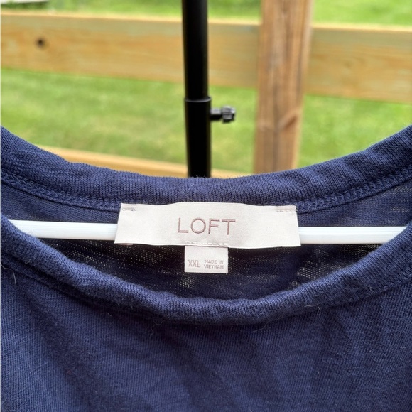 LOFT Dark Blue Short Sleeve Top - Picture 2 of 3